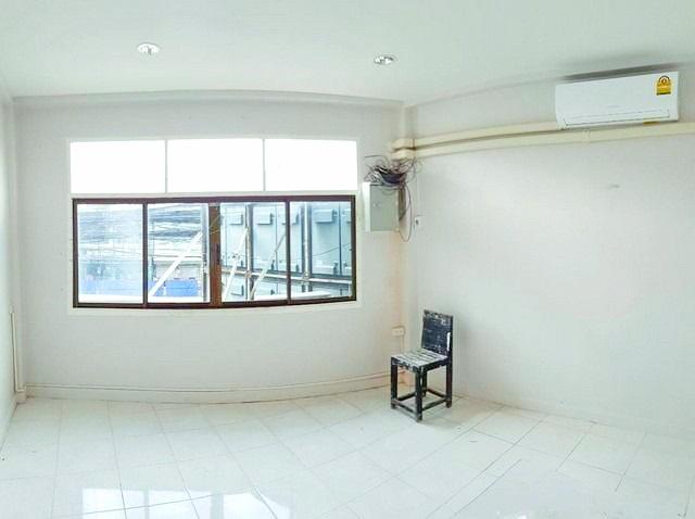 ให้เช่าอาคารพาณิชย์ 3 ชั้น MRTภาวนา 350ม.ถูกที่สุดในย่านลาดพร้าว 5นอน แอร์ 6 เครื่อง รีโนเวทใหม่ทั้งหลัง เซ็นทรัล ลาดพร้ 2