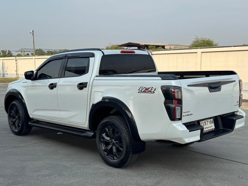 Isuzu D-Max Cab4 V-Cross 4WD เครื่อง 3.0 ปี 2022 ตัวTop สุด M Senser รอบคัน เกียร์ออโต้  5