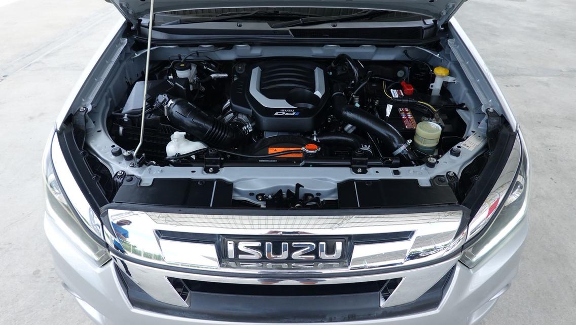 ISUZU DMAX Space Cab MT ปี 2018 สีเงิน 6
