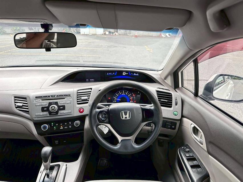 Honda Civic FB 1.8 S เกียร์ Auto สีขาว ปี 2013 9