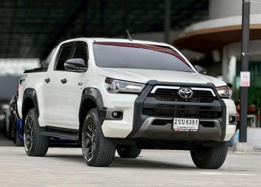 ปี 2021 TOYOTA HILUX REVO, 2.8 4WD DOUBLECAB โฉม ROCCO DOUBLE CAB (จดทะเบียน 22) สีขาว 6
