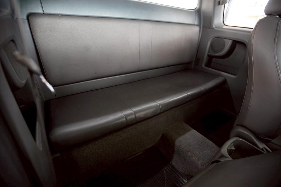 Toyota Vigo Cab 2.5J ดีเซล เกียร์ธรรมดา ปี 2010 สีขาว  13