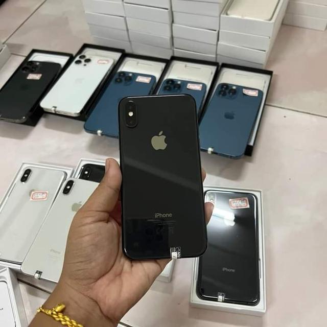 iPhone Xs สีดำขาว 3