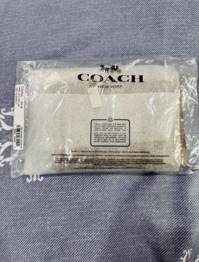 กระเป๋าสตางค์ซิปรูด แบรนด์ Coach รูปย่อยที่ 4