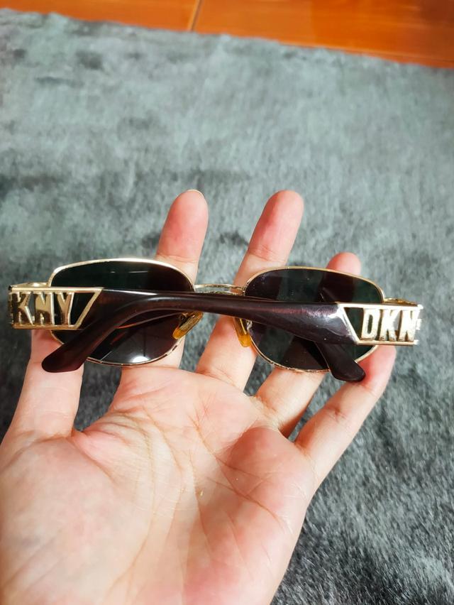 แว่นกันแดดSanta monica made in japan ขนาด 14 cm ตัวกรอบและขามีร่องรอยการใช้งานเลนส์ยังสวย 350บาท