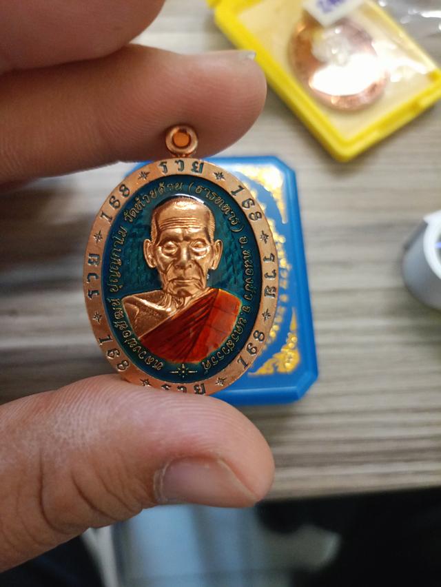 เหรียญหลวงพ่อพัฒน์รุ่นรวย 168 หมายเลขโค้ด 565 ปีพุทธศักราช 2566