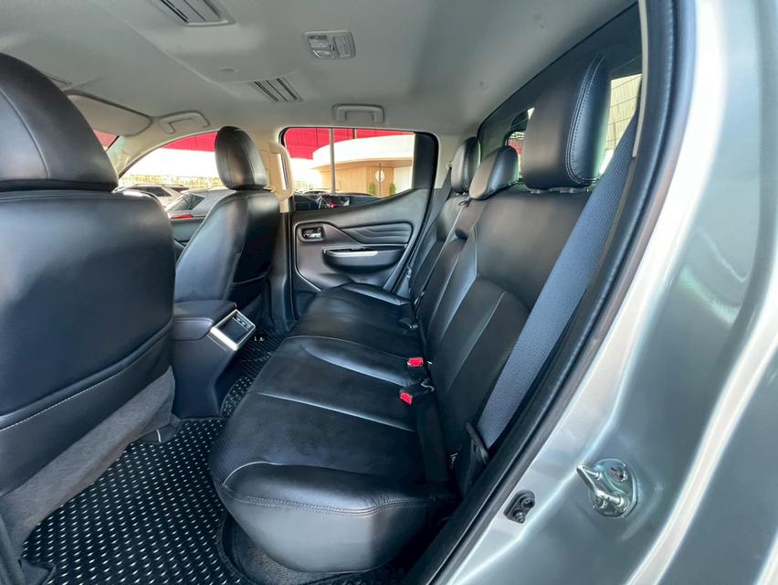 2019 MITSUBISHI TRITON 18-23, 2.4 GTโฉม PLUS DOUBLE CAB ตัวท็อปสุดสีเทา เกียร์ออโต้ เครื่องยนต์ดีเซล มือเดียวป้ายแดงซื้อสด รูปที่ 8