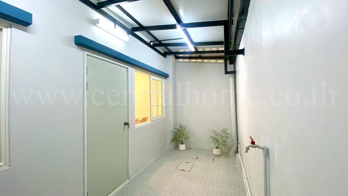 ทาวน์เฮ้าส์ โกลเด้น ทาวน์ รัตนาธิเบศร์ - สถานีรถไฟฟ้าไทรม้า หลังริม 8