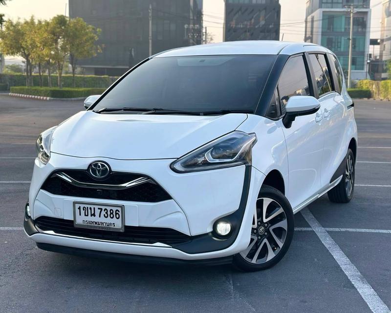 TOYOTA SIENTA 1.5 V เกียร์ Auto สีขาว ปี 2020 จด 2020 แท้  (ตัว Top สุดประตูสไลด์ไฟฟ้า 2 ข้าง) 2