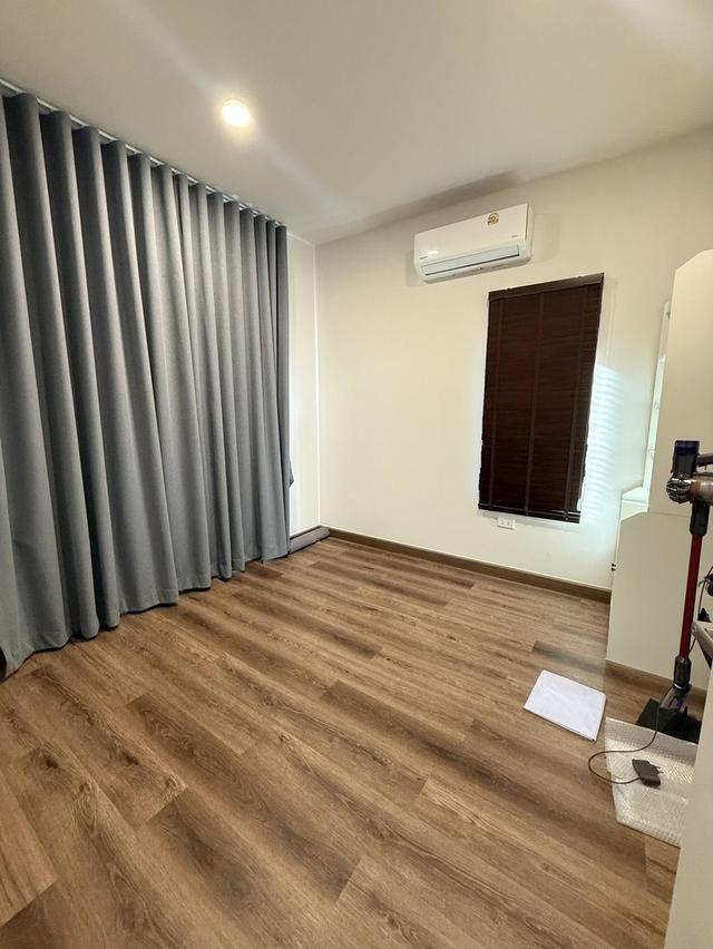 หมู่บ้าน บริทาเนีย บางนาศรีวารี  ซอยวัดศรีวารีน้อย บ้านใหม่อยู่ยังไม่ถึงปี บ้านตกแต่งพร้อมอยู่ 5