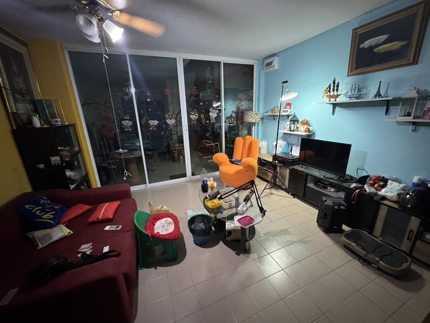 ขายด่วน! ทาวน์เฮ้าส์/บ้านแถว 2 ชั้น มีห้องน้ำ 2 ห้อง ฟังก์ชันใช้งานลงตัว ราคาถูก ขายจริง มีความตั้งใจขาย ทำเลดี ใกล้สนามบินสุวรรณภูมิ การเดินทางสะดวก 3