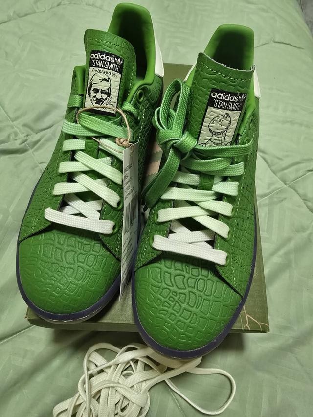 รองเท้าผ้าใบหนังสังเคราะห์ยี่ห้อ adidas