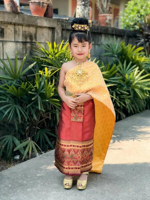 ชุดไทยเด็กหญิง สไบกับผ้าถุง 2