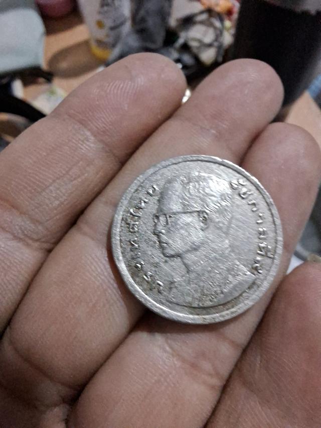 เหรียญ1บาทปี2520ขนาดเท่าเหรัยญ10