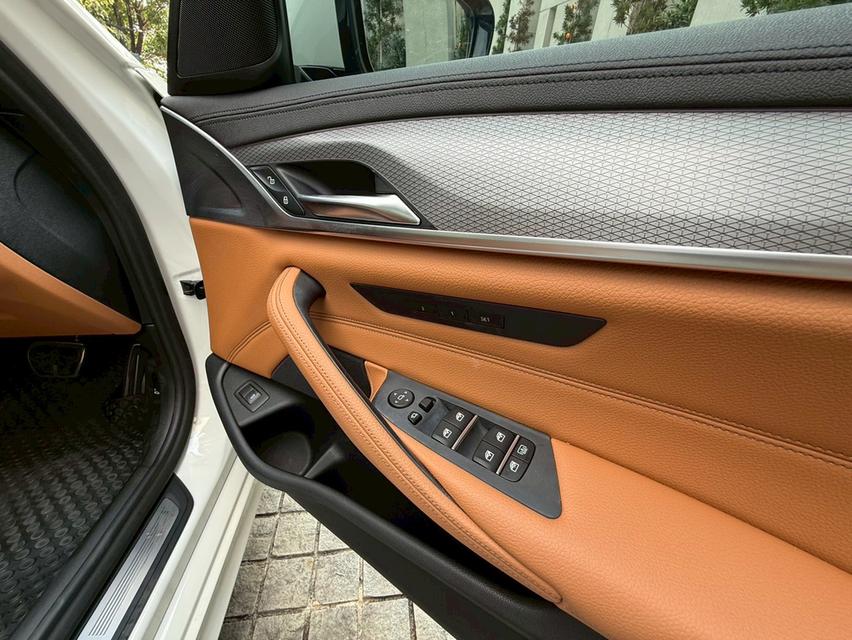 BMW 520 d M-Sport G30  ปี 20 สีขาว ดีเซล 8