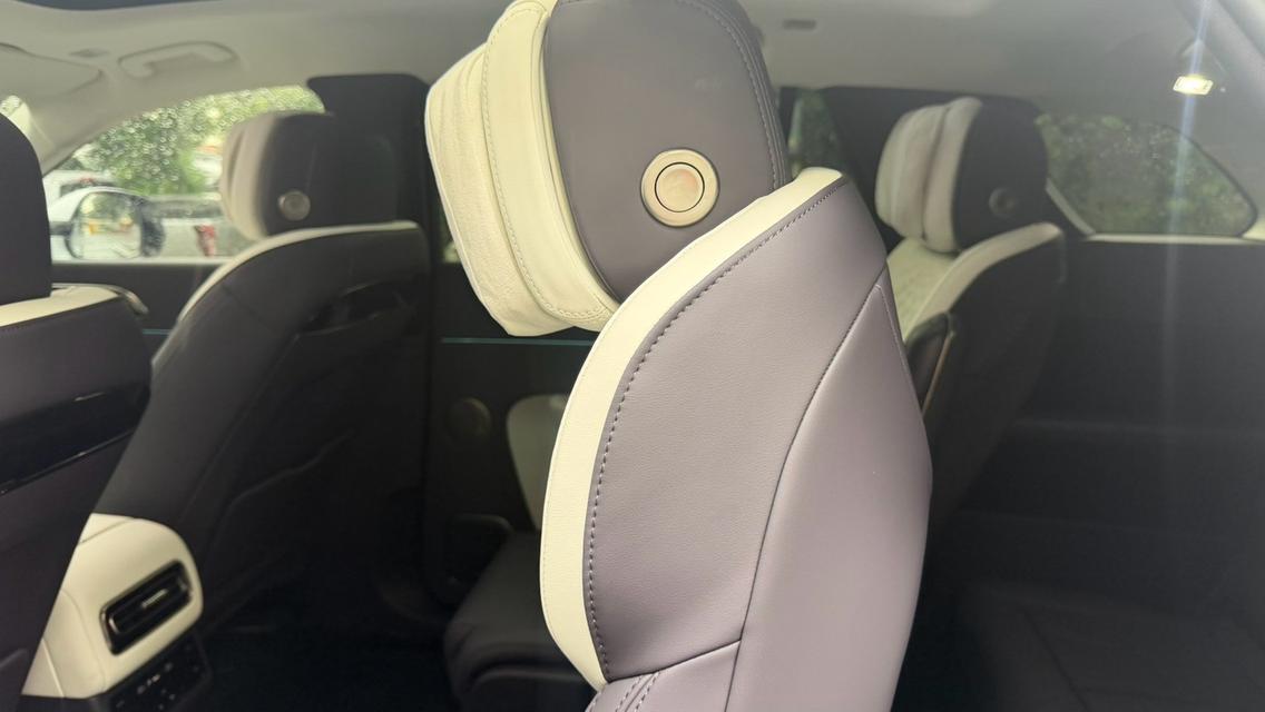 2026 Honqi hs9 สีขาว Milage 258 KM สภาพป้ายแดงทุกประการ ออกศูนย์มา 5 วัน ไฟฟ้าล้วน วิ่งได้ 685 KM Rolls-Royce เมืองจีน รูปที่ 14