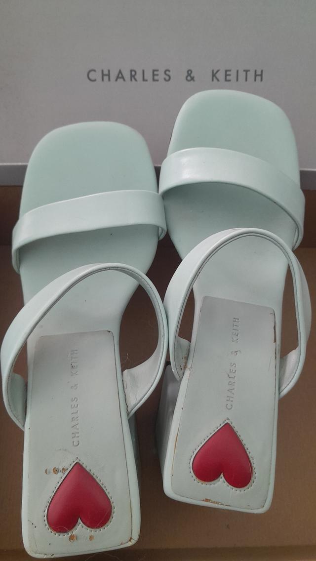 รองเท้าส้นสูง Charles&Keith