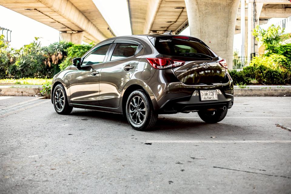Mazda2 1.3 HighConnect Sport ปี 2017 สีน้ำตาล มือเดียวป้ายแดง 6