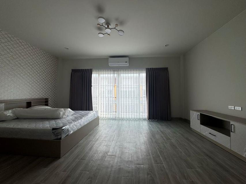 ให้เช่าหรือขายทาวน์โฮม 3 ชั้น (บ้านใหม่ บ้านใหญ่) โครงการสุวรรณภูมิทาวน์ @ หัวตะเข้ ซอยลาดกระบัง 54/3 ติดถนน ใกล้สนามบินสุวรรณภูมิ 8