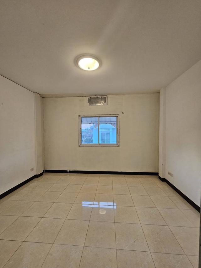 บ้านทาวน์เฮ้าส์มือสอง 7