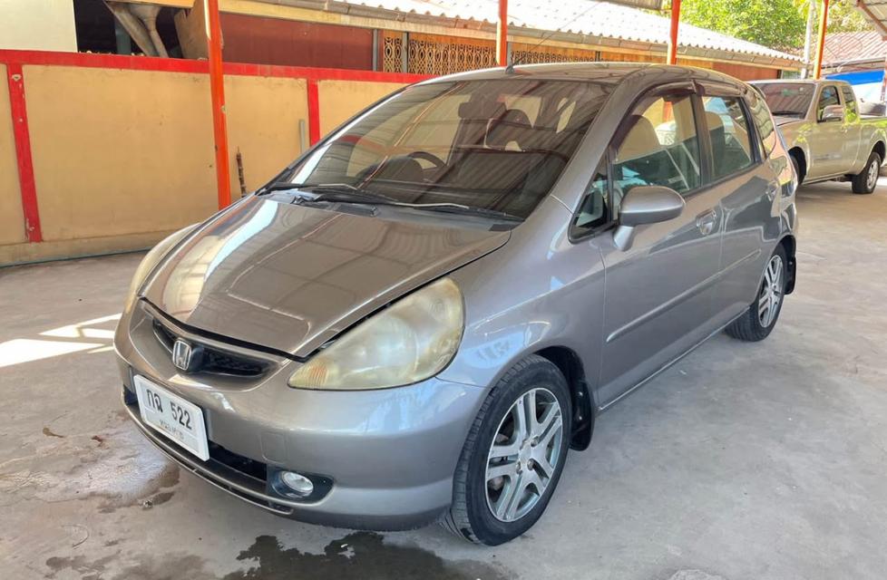 Honda Jazz ปี 2004 สีเทา 2