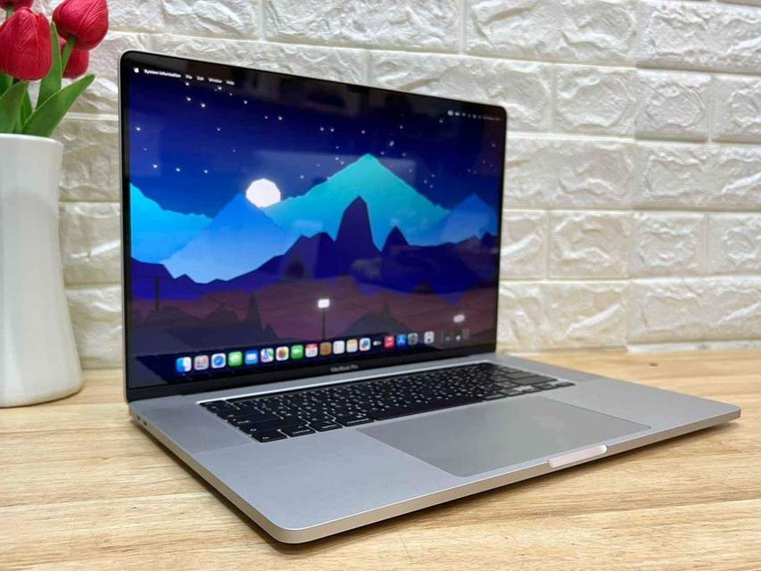 มือ2 MacBook Pro 16-inch,2019 Four Thunderbolt 3 ports 8-Core Intel Core i9 Ram16GB SSD1TB Silver