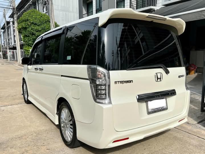 Honda Stepwagon Spada  4