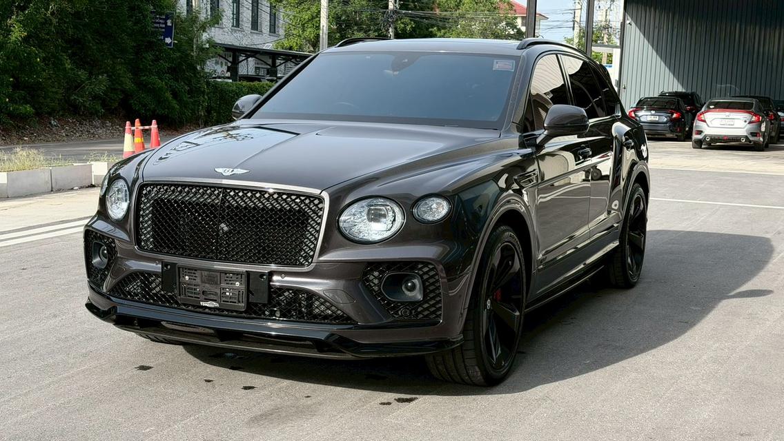 🔥 ดีลสุดคุ้ม! เปลี่ยนสัญญาผ่อนต่อได้เลย🔥 👑 Bentley Bentayga Hybrid 2022 สีเทาหรู ✨ รถสวยสภาพป้ายแดง