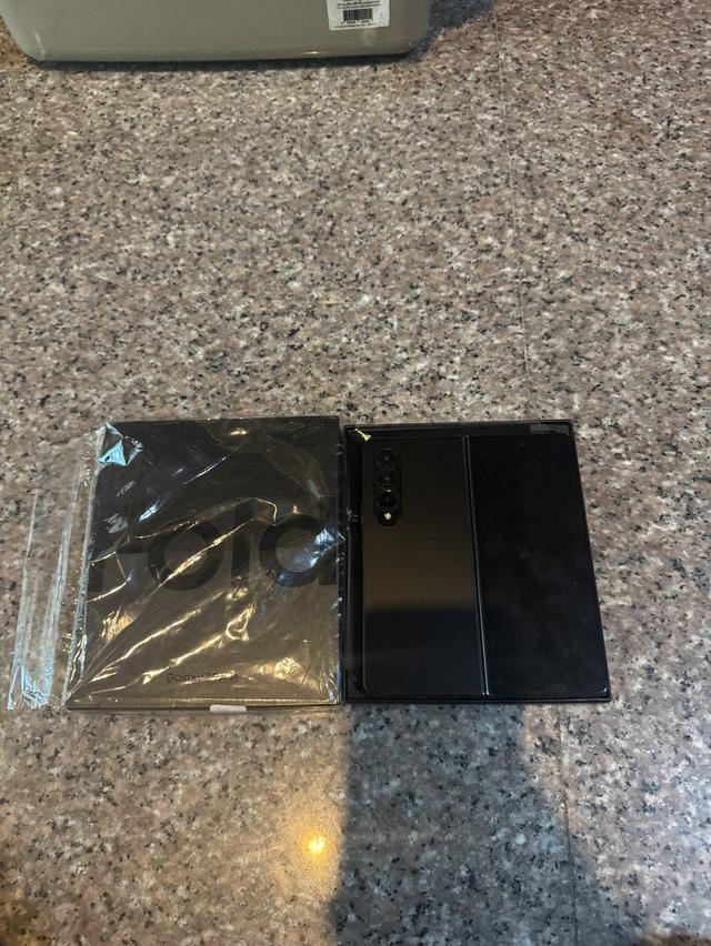 ขายSamsungFold4สีPhontom Black256กิ๊กสูนTrueมีกล่องอีมี่ตรงไร้รอยตกใช้งานดีถูกๆ 2