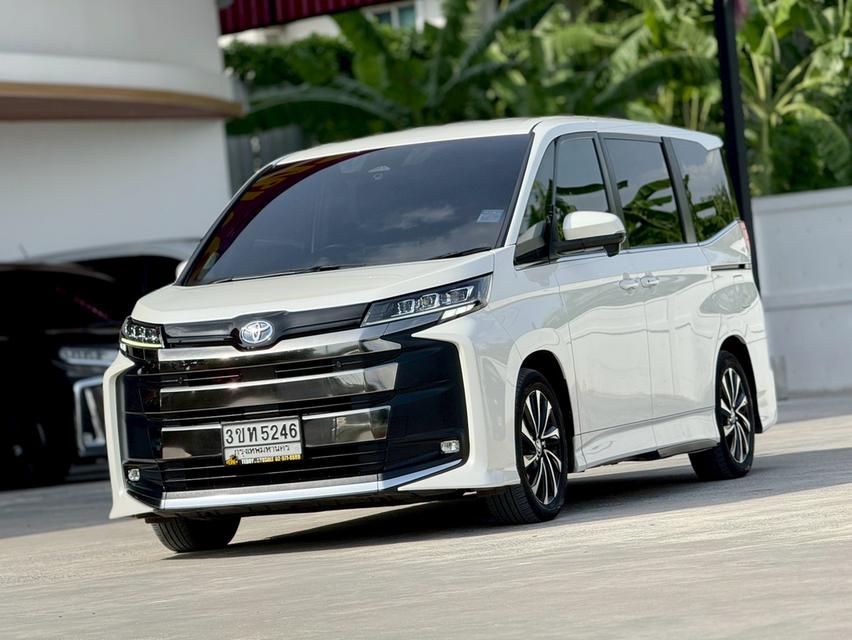 ขาย Toyota Noah 1.8Hybrid SZ ปี22