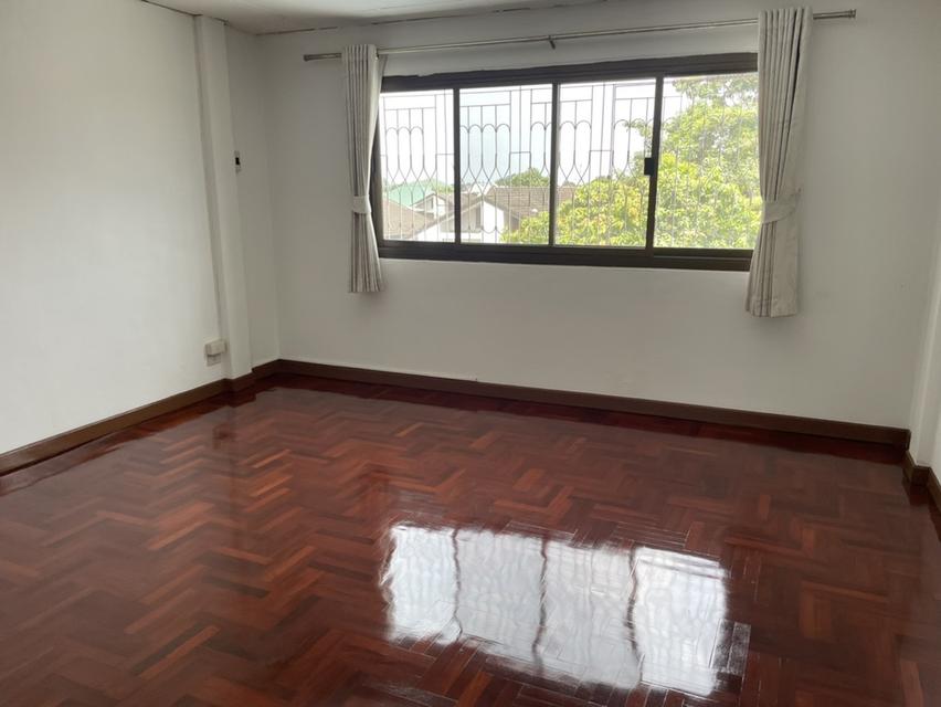 ขายพร้อมผู้เช่า ทาวน์เฮ้าส์ 3 ชั้น รามคำแหง 78 แยก 2 หมู่บ้านเดชา 2 ซอย2 ทำเลดี เดินทางสะดวก 8