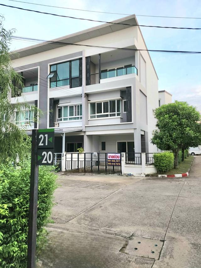 ทาวน์โฮม หมู่บ้าน The Ricco Town วัชรพล 1