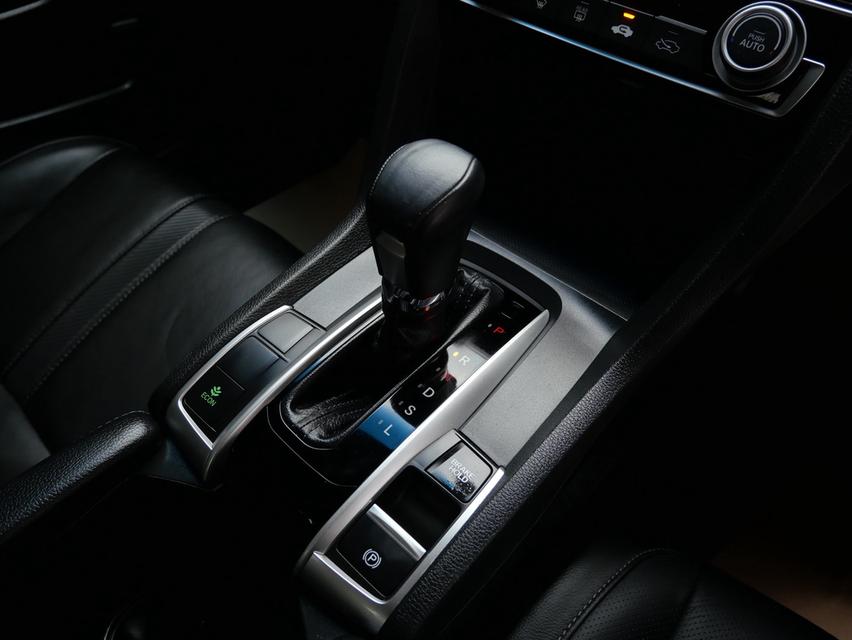 CIVIC FC 1.8 EL ปี2016 บุ๊คเซอร์วิสครบ กุญแจครบสองดอก 9