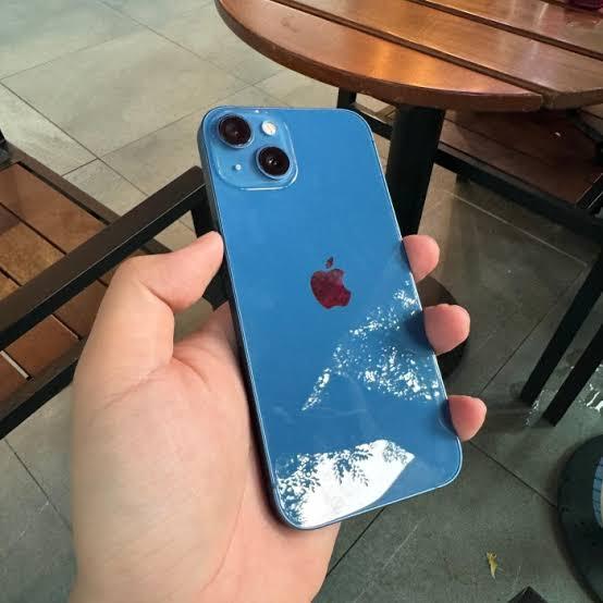 iPhone 13 128GB Blue 2