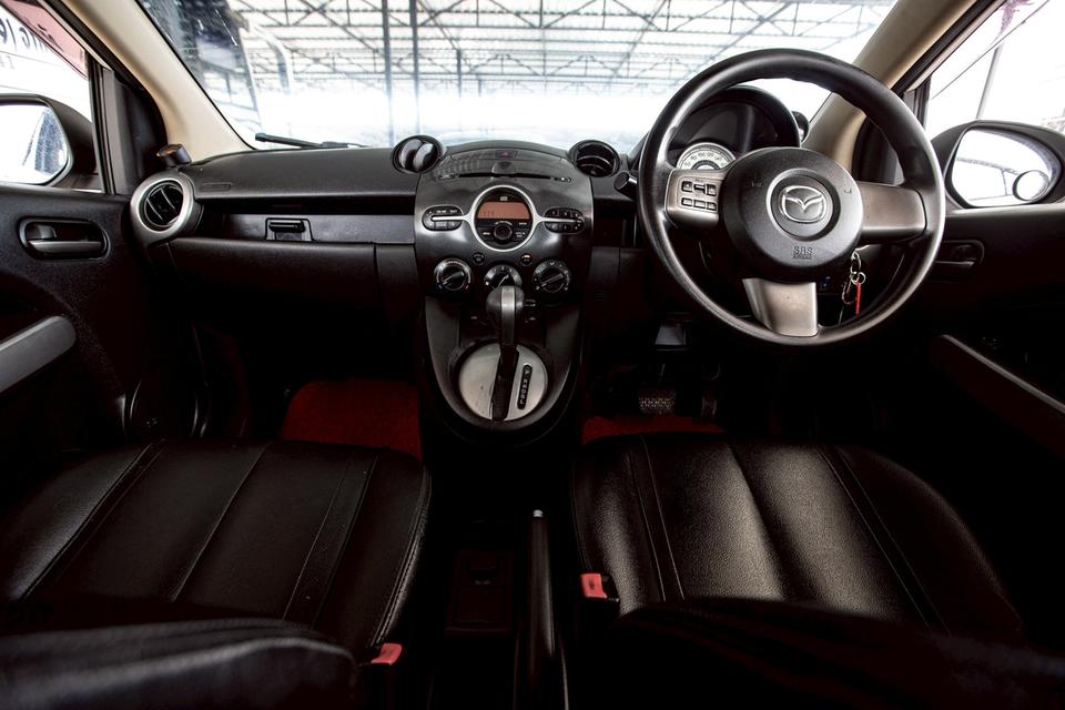 Mazda2 1.5 Spirit Sedan สีขาว ปี 2011  15