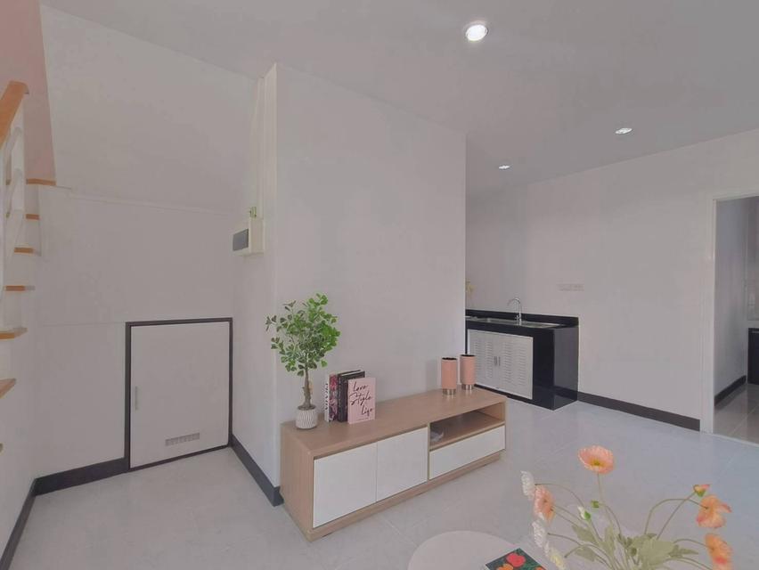 🏡💥 ดีลสุดคุ้ม! ซื้อบ้านหลังนี้ ฟรีบ้านอีก 1 หลัง! 🏡ทาวน์เฮ้าส์หลังมุม 5 ห้องนอน 3 ห้องน้ำ ราคาเพียง 3.29 ล้านบาท! 10