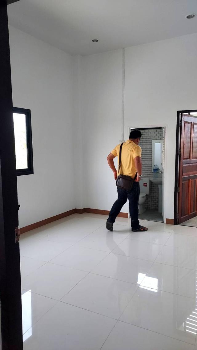 อาคารพาณิชย์ 2 ชั้น  ด้านหน้ากว้าง 2 คูหา  2 ห้องนอน 3 ห้องน้ำ 1 ห้องครัว 18