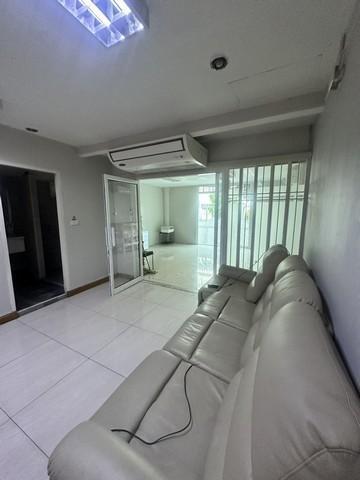 MTR91 ปล่อยเช่าทาวน์โฮมหลังใหญ่ย่านดินแดง พื้นที่ 270 ตร.ม. 5 นอน 6 น้ำ เข้าออกได้ทั้งวิภาวดี 2 และประชาสงเคราะห์ 23 2