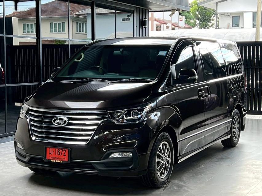 Hyundai H-1 2.5 ดีเซล delux ปี 2019 วิ่ง 80000 KM.