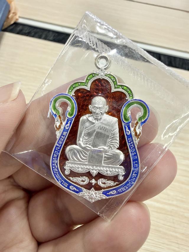 เหรียญเสมา รุ่นจุฬามะณี เนื้อเงินลงยาแดง สร้าง 365 เหรียญ หลวงปู่ศิลา สิริจันโท สวนสงฆ์แกเปะ กาฬสินธุ์ ปี2566 รูปย่อยที่ 2