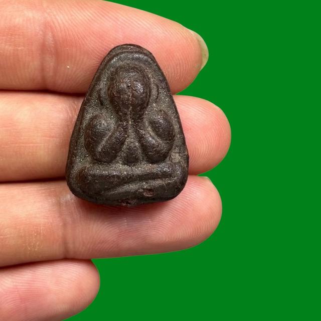 พระปิดตา เนื้อว่าน หลังยันต์เก่า ไม่ทราบที่ 3