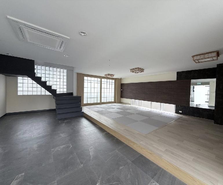 ให้เช่าอาคารสำนักงาน 8 ชั้น มีลิฟท์โดยสารในอาคาร ซอยศรีนครินทร์ 40 เข้าซอยไม่ลึก 13