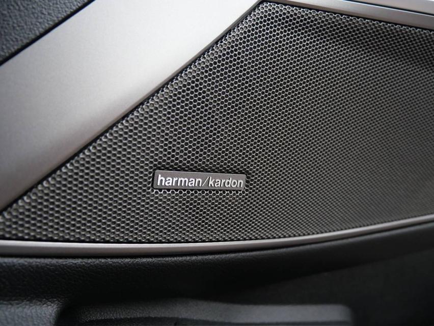 2021 BmW 330e M-Sport 8