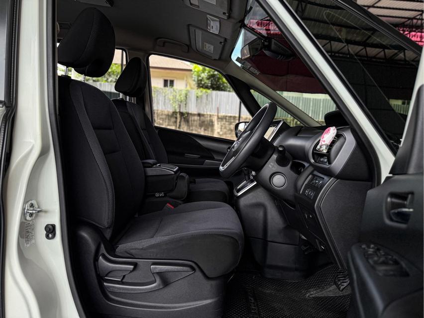 รหัสรถ WRT6854 2017 NISSAN SERENA HYBRID 2.0 X สีขาว 15