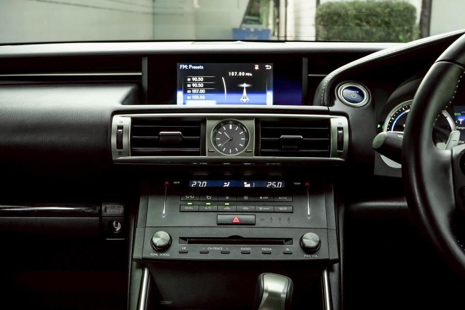 LEXUS IS300h 2.5 Luxury AT 2016 รูปที่ 9