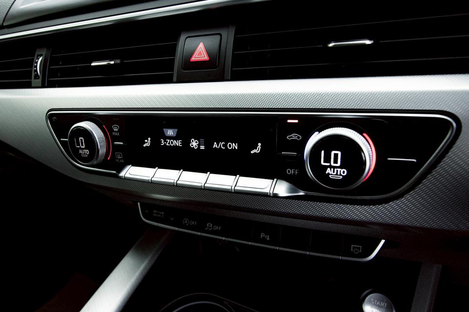 รหัสรถ 1D271 AUDI A4 40 TFSI S LINE 2.0 2018 10