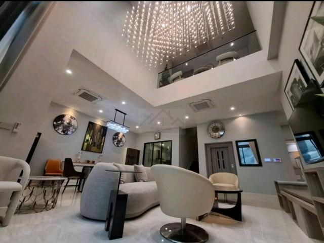 ให้เช่าบ้านสวย Pool villa 3 ชั้น 8 ห้องนอน The Honor โยธินพัฒนา เลียบด่วน พร้อมลิฟท์ หน้าสวน หน้าบ้านไม่ชนใคร ใกล้เซ็นทร 2