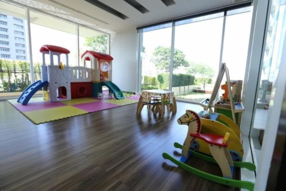 รูป Condo for rent on the whole floor, 10th floor, 4 bedrooms, 4 bathrooms, located in the heart of Thonglor.