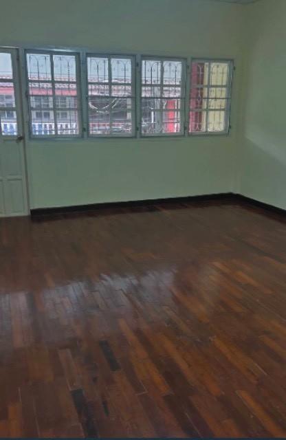 ขายทาวน์เฮ้าส์ 2 ชั้น รีโนเวทใหม่ทั้งหลัง หมู่บ้านฉัตรแก้ว ถนนแฮปปี้แลนด์ ใกล้เดอะมอลล์บางกะปิ โลตัสบางกะปิ ตลาดบางกะปิ 5