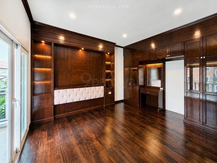 For Rent — 4-Storey Commercial Building on Pratumnak Soi 5, Pattaya 300sqm 3 bedrooms 5 bathrooms walkable to the beach 7